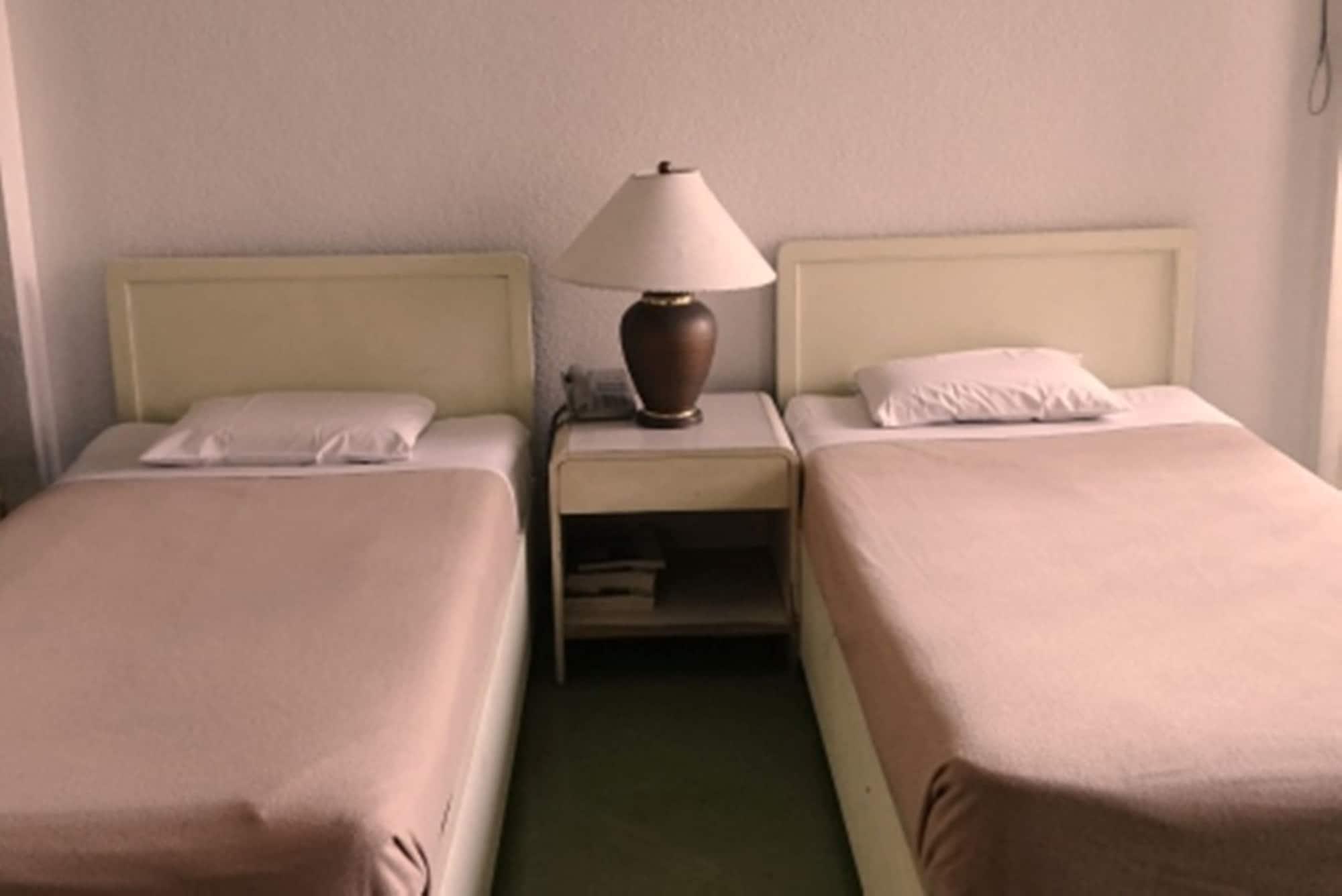 Amorsolo Mansion Hotel Makati City Екстер'єр фото