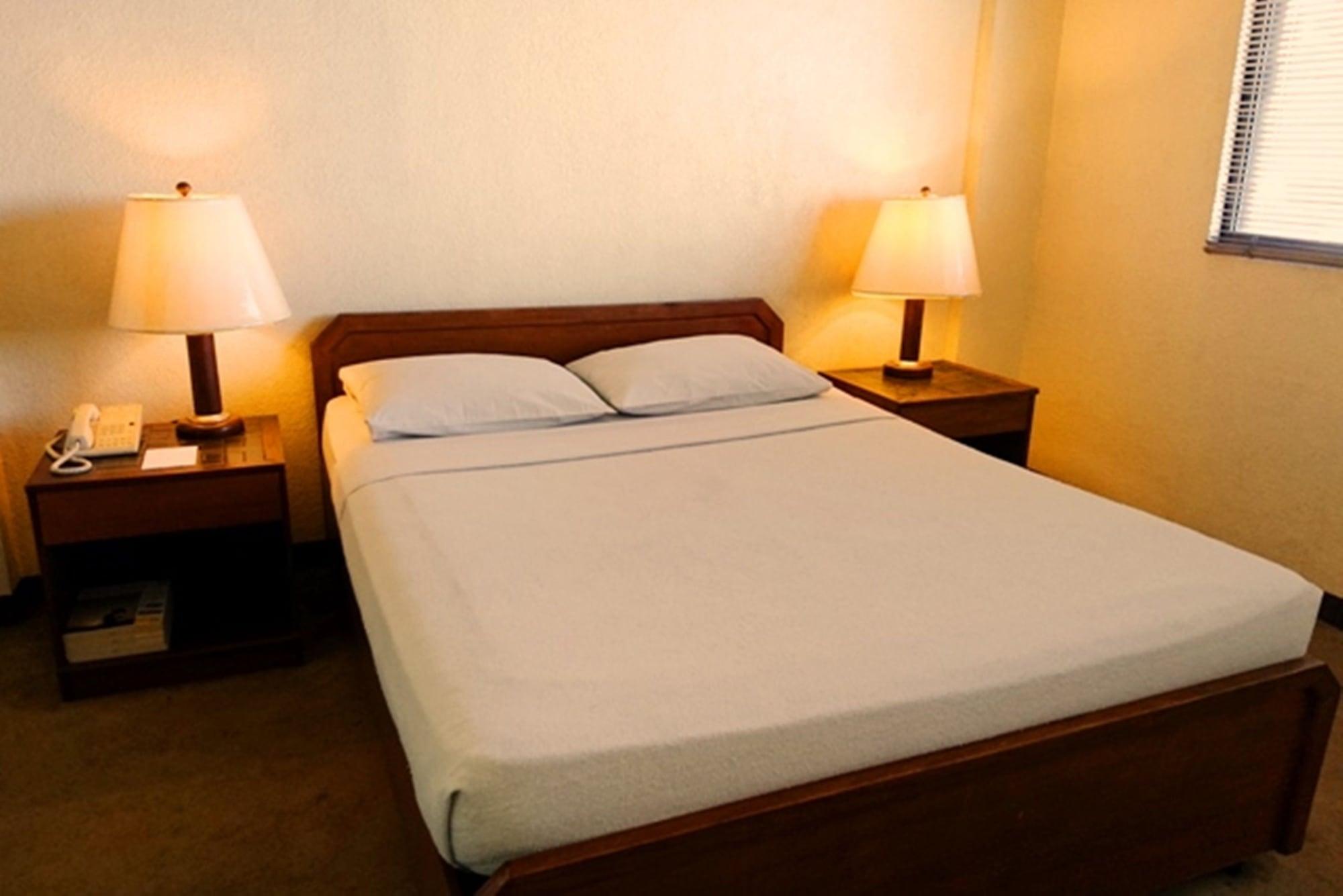 Amorsolo Mansion Hotel Makati City Екстер'єр фото