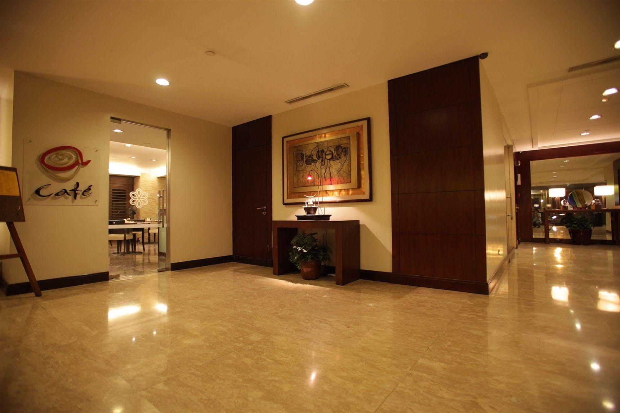 Amorsolo Mansion Hotel Makati City Екстер'єр фото