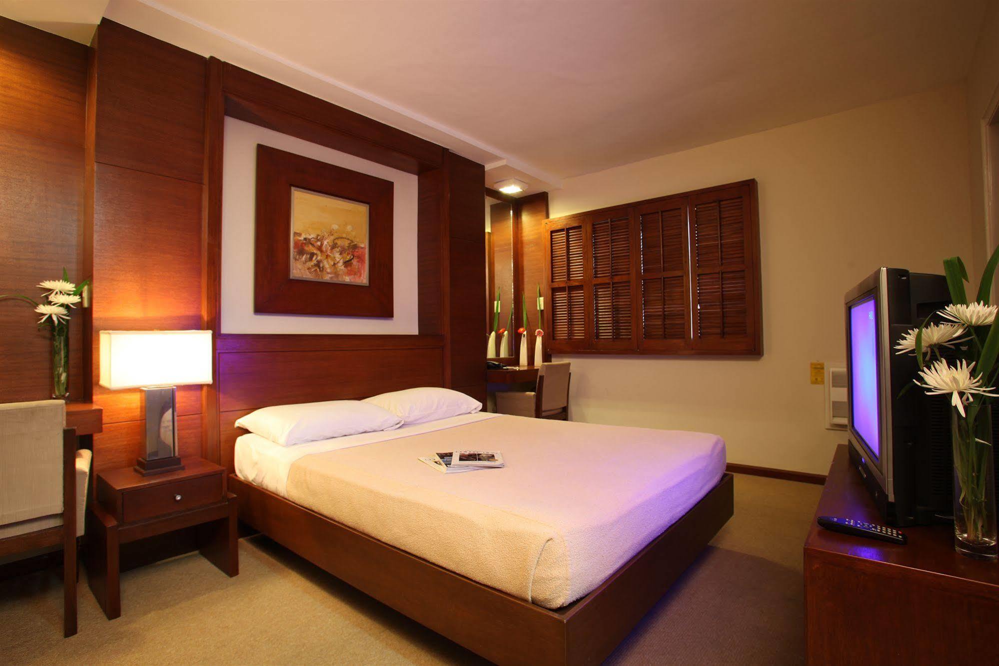 Amorsolo Mansion Hotel Makati City Екстер'єр фото